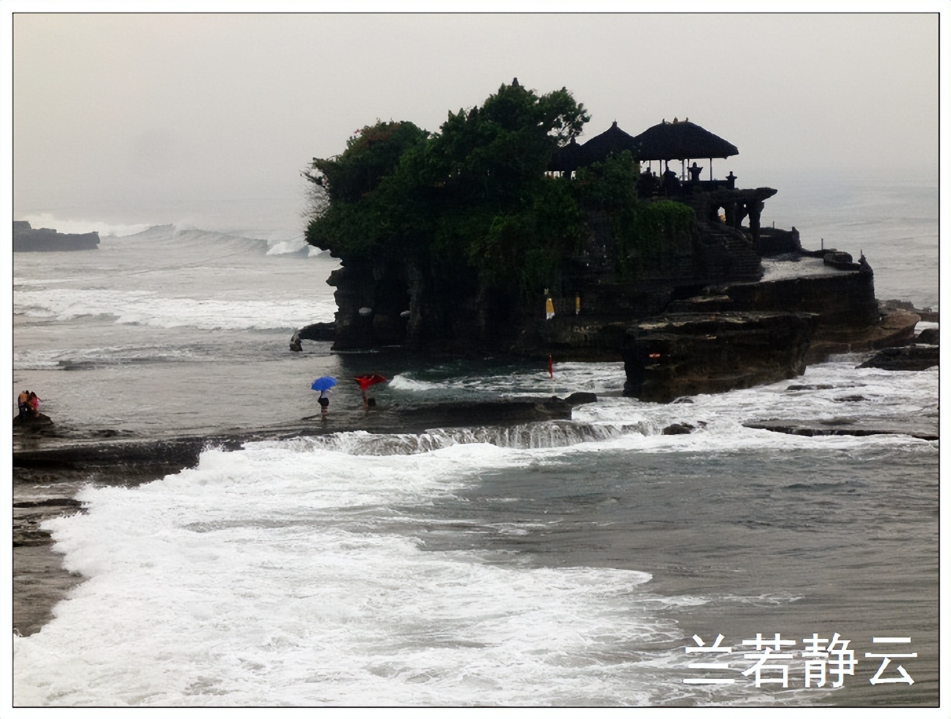 巴厘岛海神庙波涛汹涌,印尼巴厘岛皇威庙