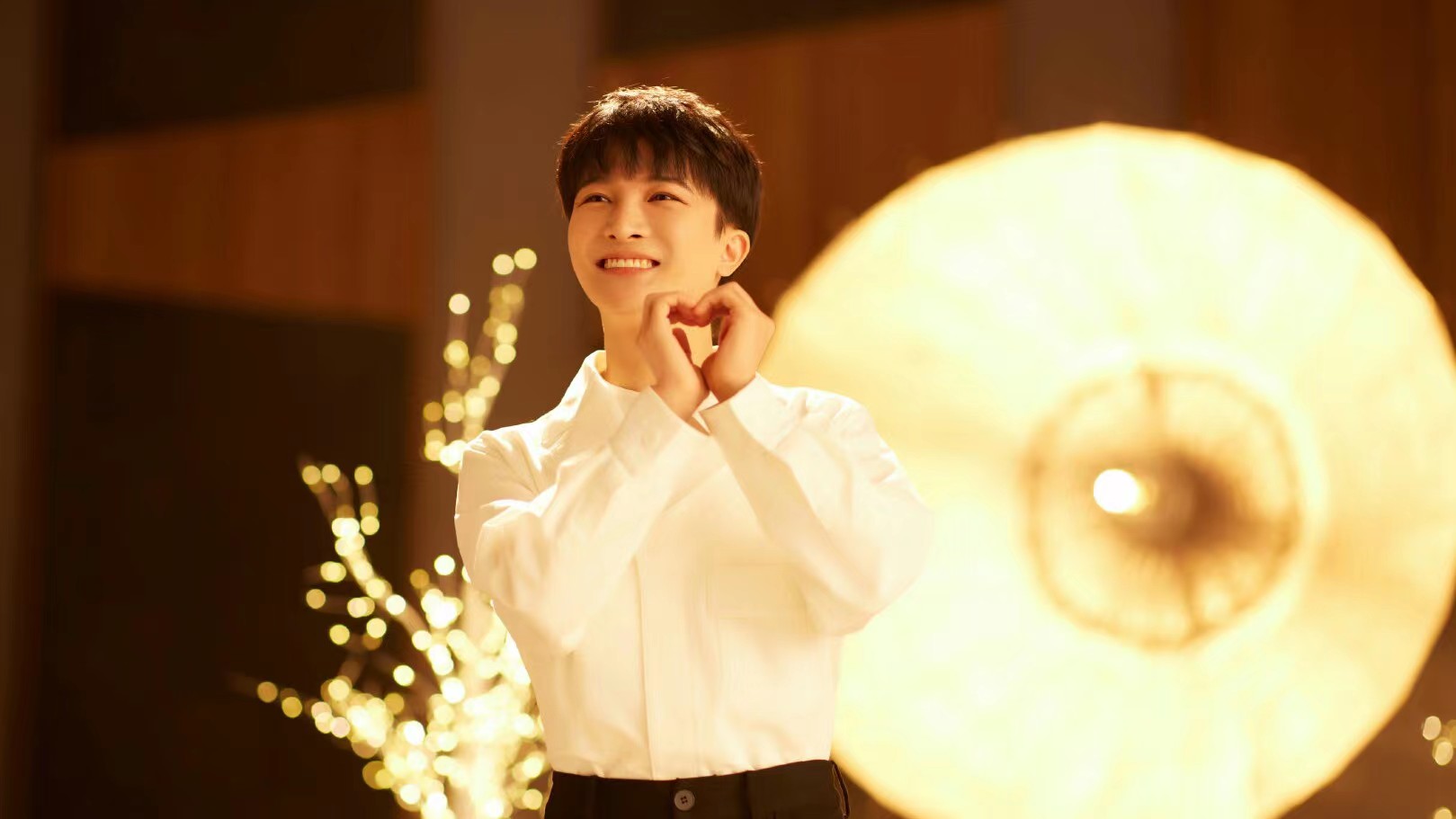 周深的歌里那些很好听的句子,周深的歌总有那么一瞬间