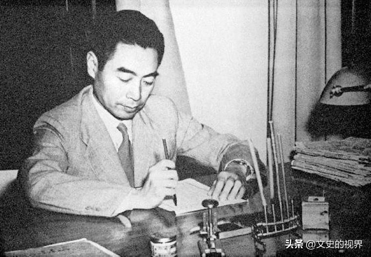 范桂霞：曾与周恩来假扮夫妻，1976年总理逝世，追悼会上她哭晕