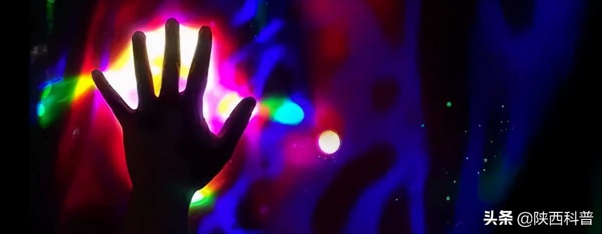 眼睛光斑闪烁,揉眼睛时为什么会出现光斑图案