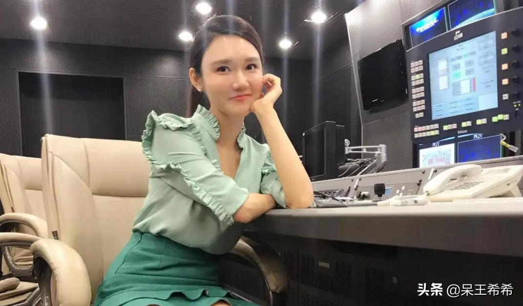 龙洋回湖南主持视频,龙洋主持新闻联播吗