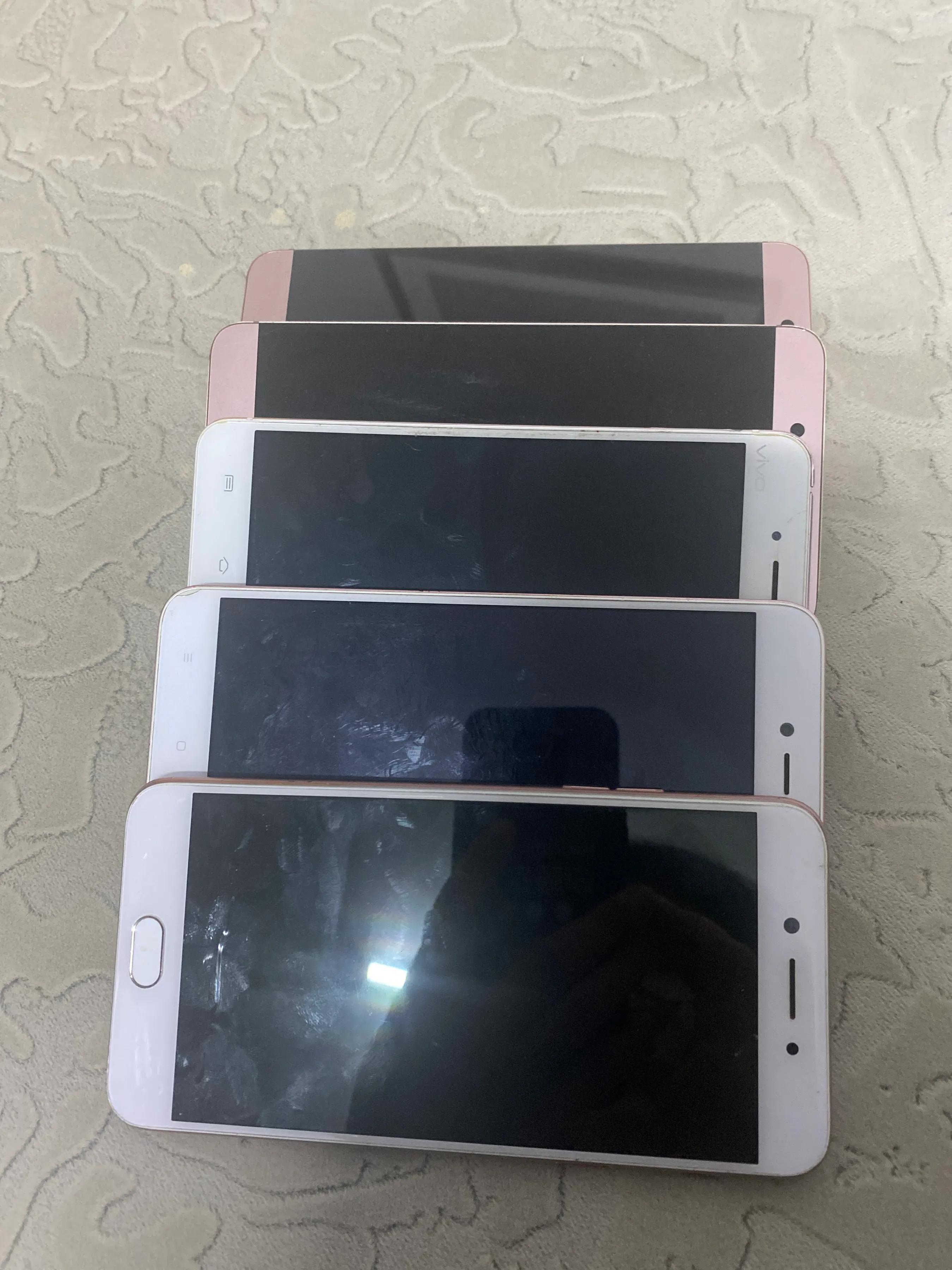 一个女人单独买平板电脑……