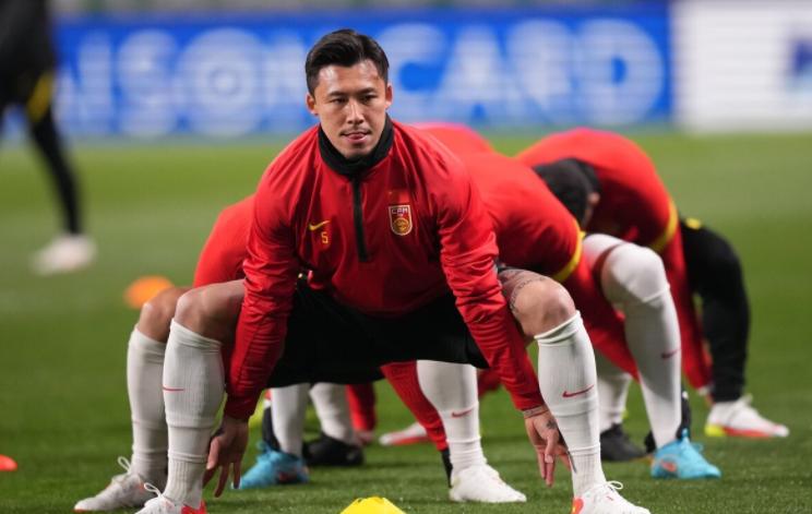 国足客战沙特开球时间,国足对战日本赛后采访李霄鹏