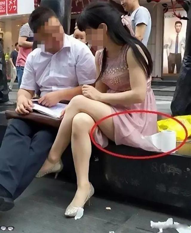 女生在公共场合故意让你难堪,现在的女生一点自知之明都没有