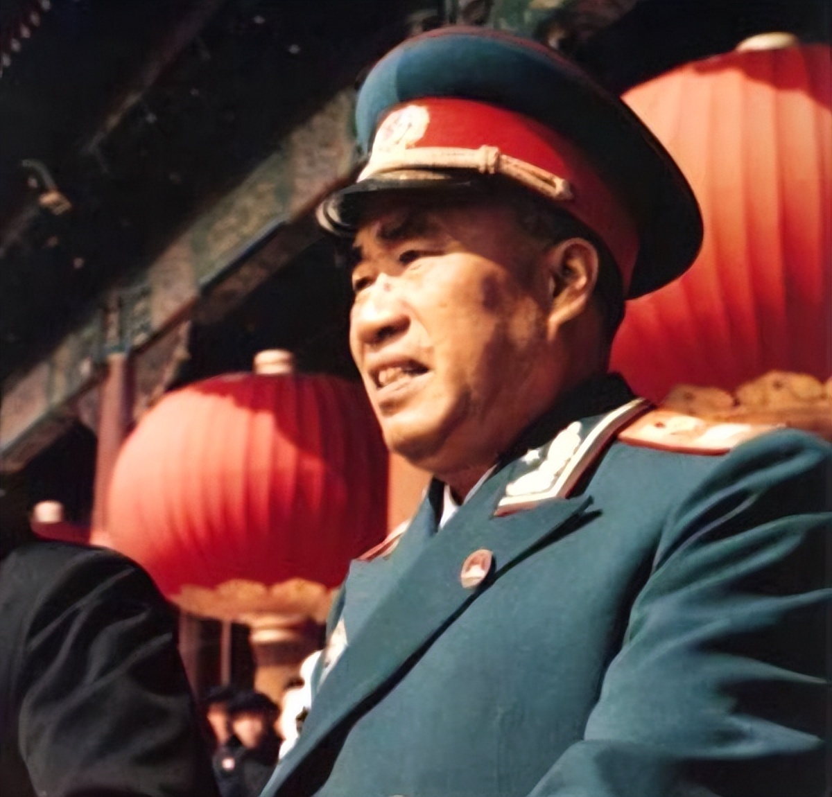 在十大元帅中，有三位不拿元帅的工资，都是什么情况