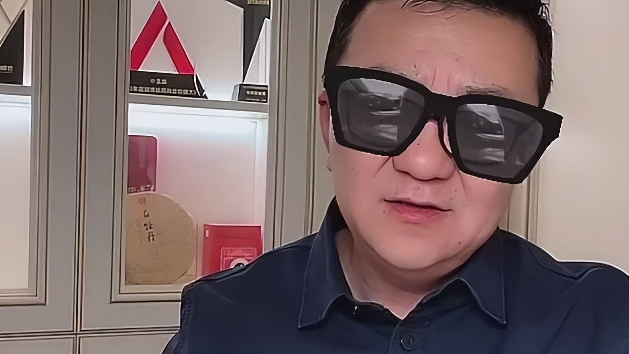 中国足球的裁判为什么争议多,中国足球职业联赛裁判