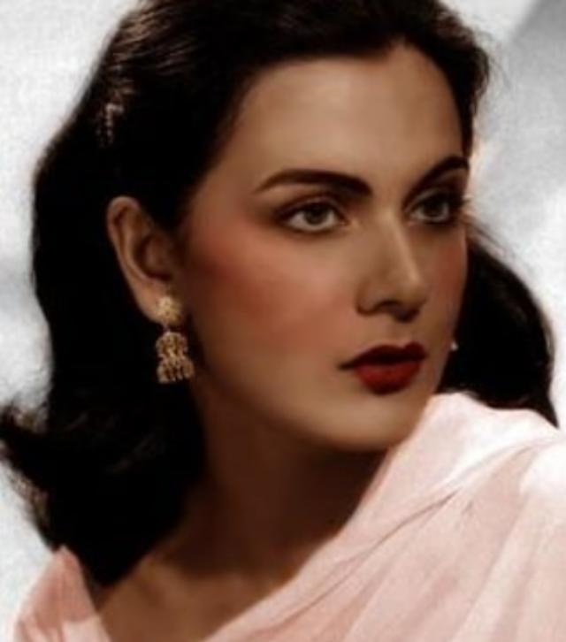 鍗板害閫夌編鐨囧悗鏅噷浜氬崱杈涙牸,鍗板害濂虫紨鍛樻櫘閲屼簹鍥剧墖