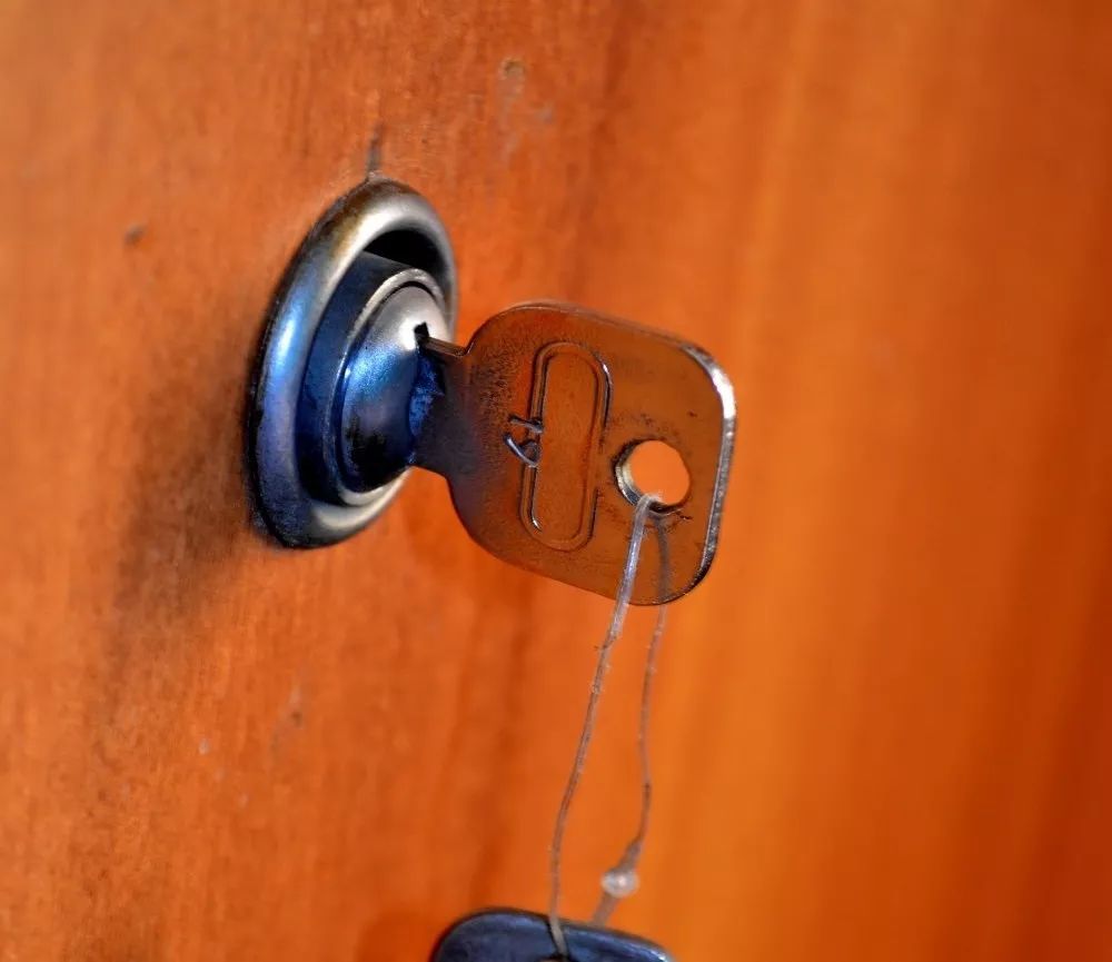 出门忘带钥匙别急教你一招,出门总是忘带钥匙有什么好办法