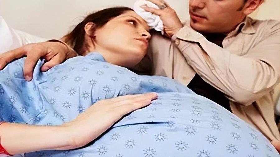 多囊卵巢综合征导致月经推迟长痘,多囊综合征女士脱发