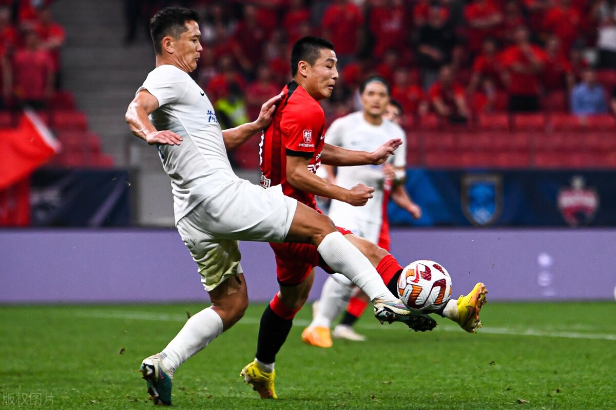 奥斯卡点球双响,南通支云vs上海海港两个点球