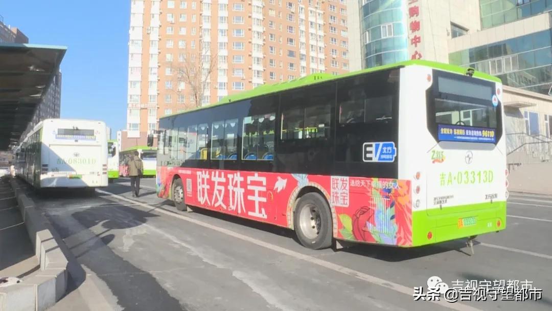 老人扶人摔倒获赔,老人赶公交意外摔倒如何赔偿