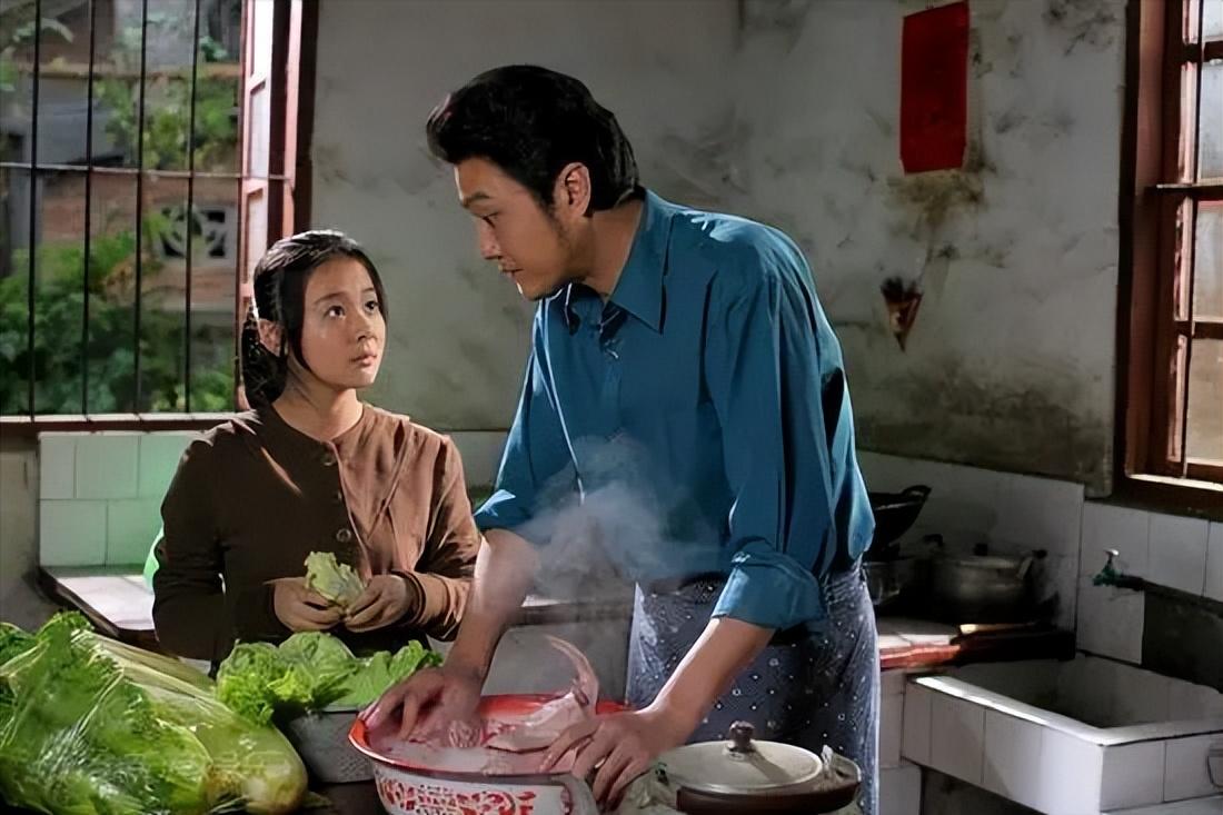 “十七年”电影中，田野、工厂与*会集**，是呈现幸福生活的主要地点