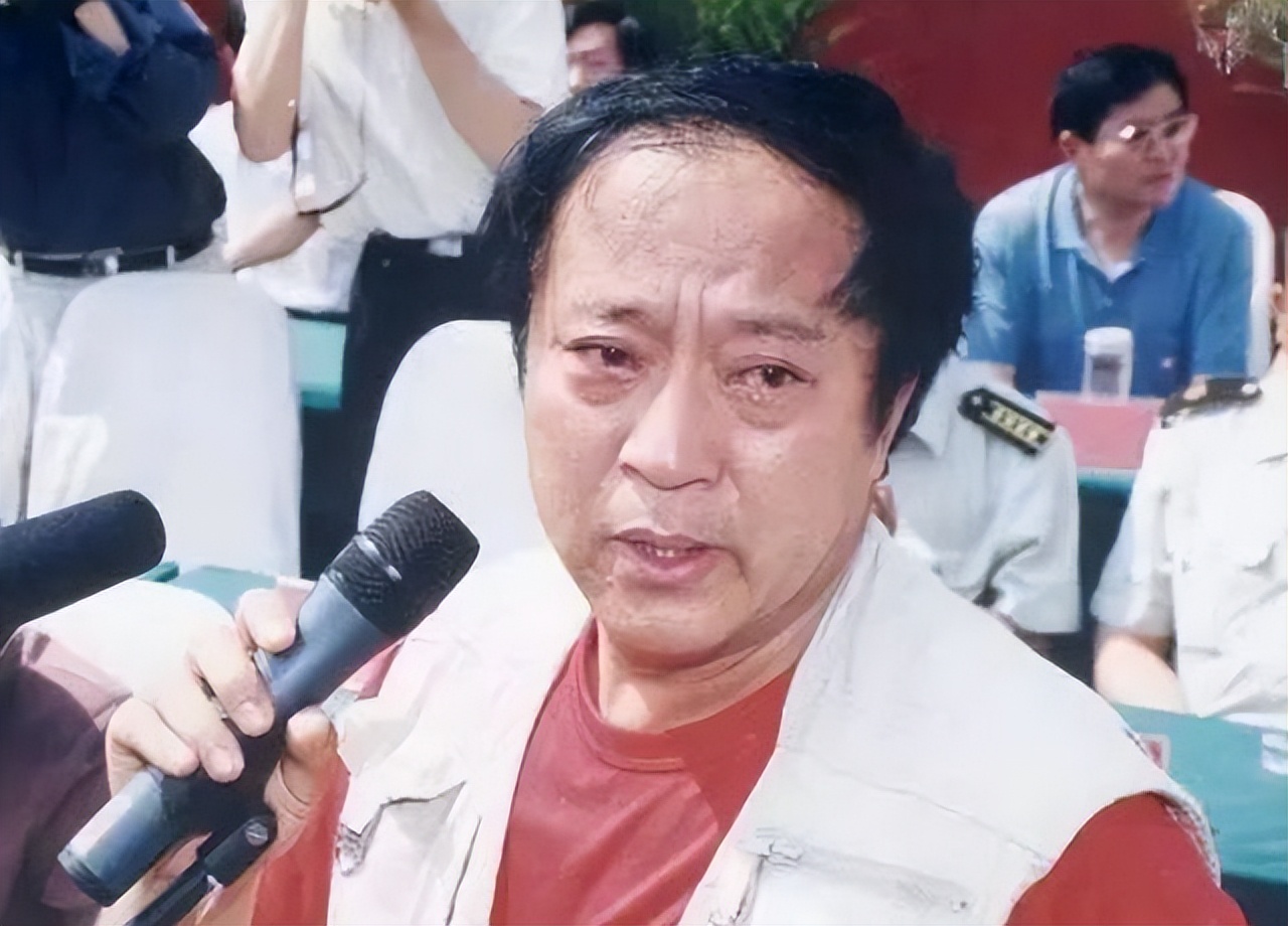 牛群辞官现场,牛群卸任县长后和冯巩合作过没有