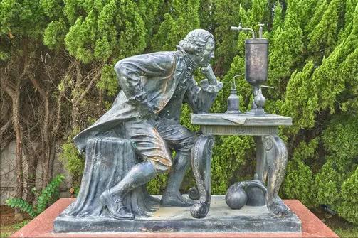 头被砍掉大脑还有意识吗？是身体感觉头掉了，还是头找不到身体了