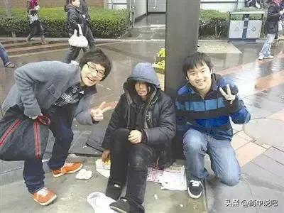 47岁犀利哥现状,当年风靡一时的犀利哥相片