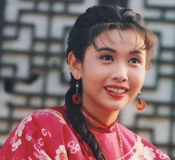 美女自有三分“龅”，不仅抗老而且显嫩，这7位女星都有轻微嘴凸