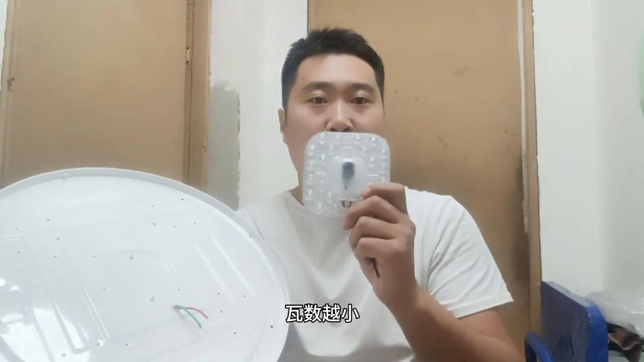 吸顶灯坏了怎么维修厨房,吸顶灯的灯坏了怎么修