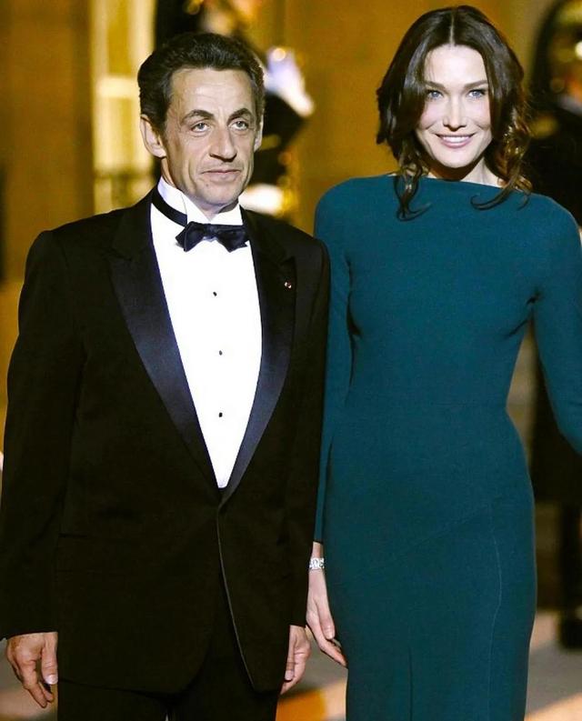 巴西最美第一夫人：小丈夫43岁选美出身，52名仆人伺候，排场太大