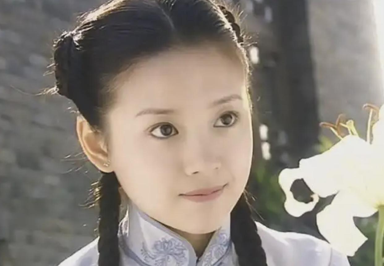 素颜是灾难，化妆是整容，这9位女明星的真实颜值，前后反差巨大