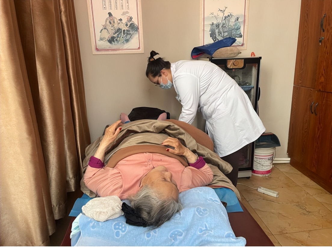 健康义诊进社区温馨服务暖人心,家门口的中医馆爱心义诊