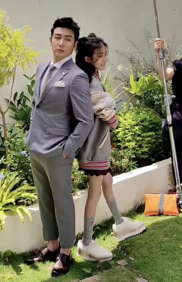 陆毅的大女儿的腿,陆毅大女儿近照多瘦