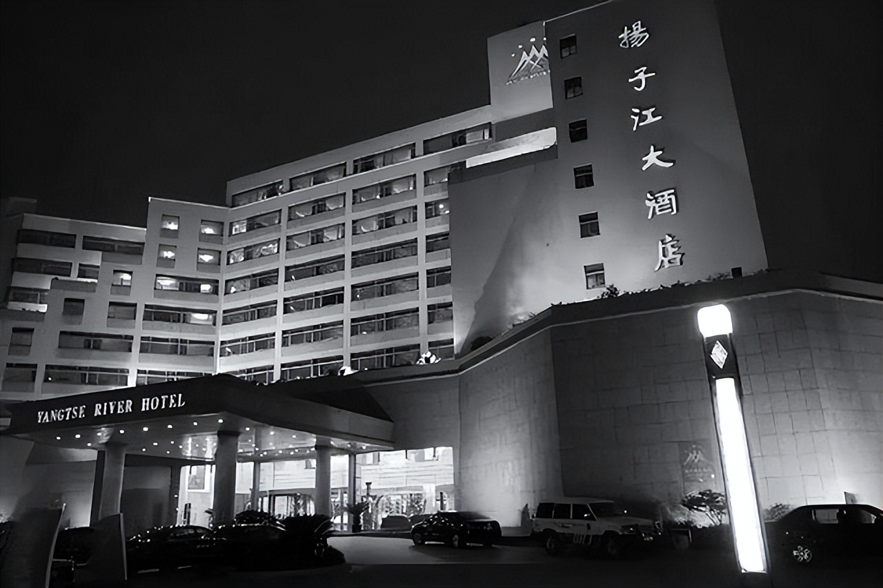 96年台湾富家女与*小平邓**警卫员订婚，女方母亲：台湾娶妻要100万