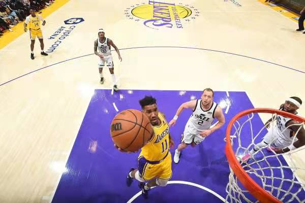 詹姆斯在湖人的带刀侍卫,湖人最强奇兵詹姆斯