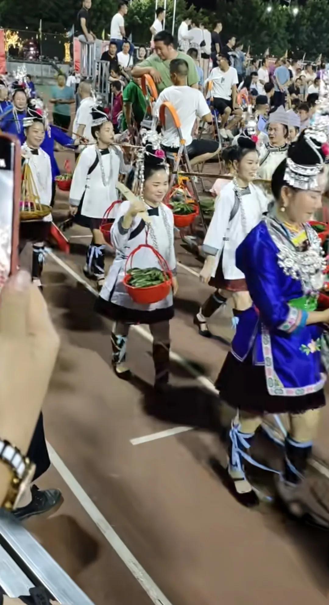 贵州榕江最精彩的一场足球联赛,贵州村超足球联赛惊现世界级进球