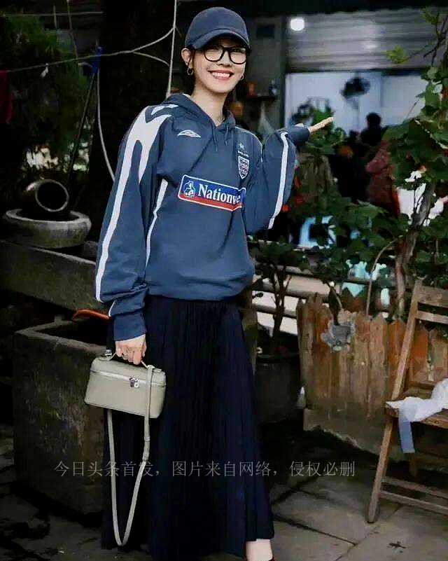 白百何最新牛仔裤,白百何牛仔裤现状