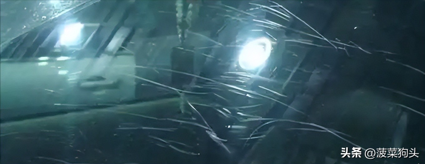 汽车车窗玻璃花了什么原因,汽车玻璃磨花是什么原因