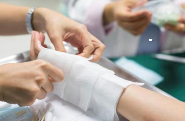 小孩被开水烫伤怎么办最快最有效,小孩被开水烫伤怎么处理最好恢复