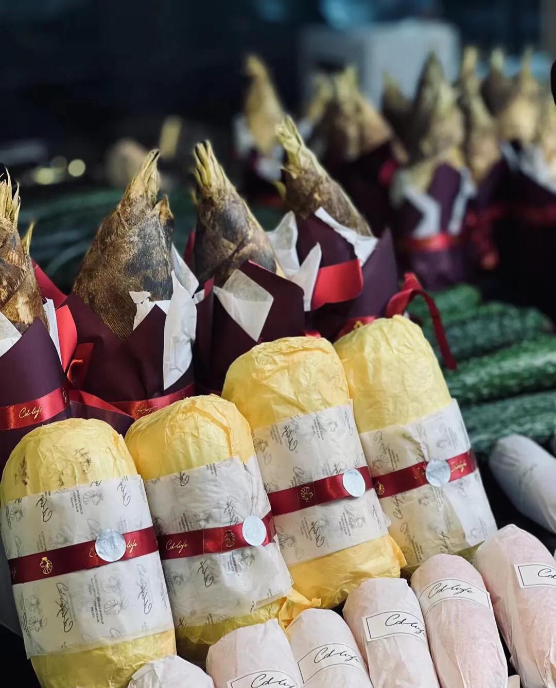 上海某奢侈品店为有迫切需求的客户提供精心包装的蔬菜，笑翻了