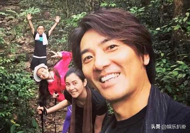 郑伊健54岁变化,54岁郑伊健还在留长发