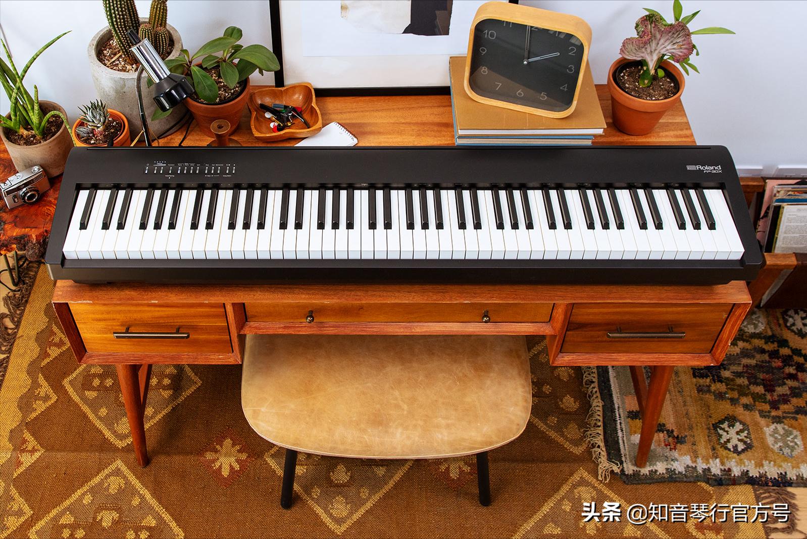 初学者电钢琴买哪一款比较好,300-500元电钢琴推荐初学者送琴架