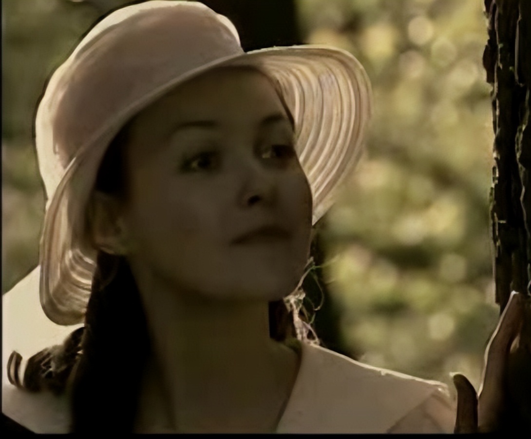 《钢铁是怎样炼成的》冬妮娅独立自由，为何保尔坚持认为她庸俗？