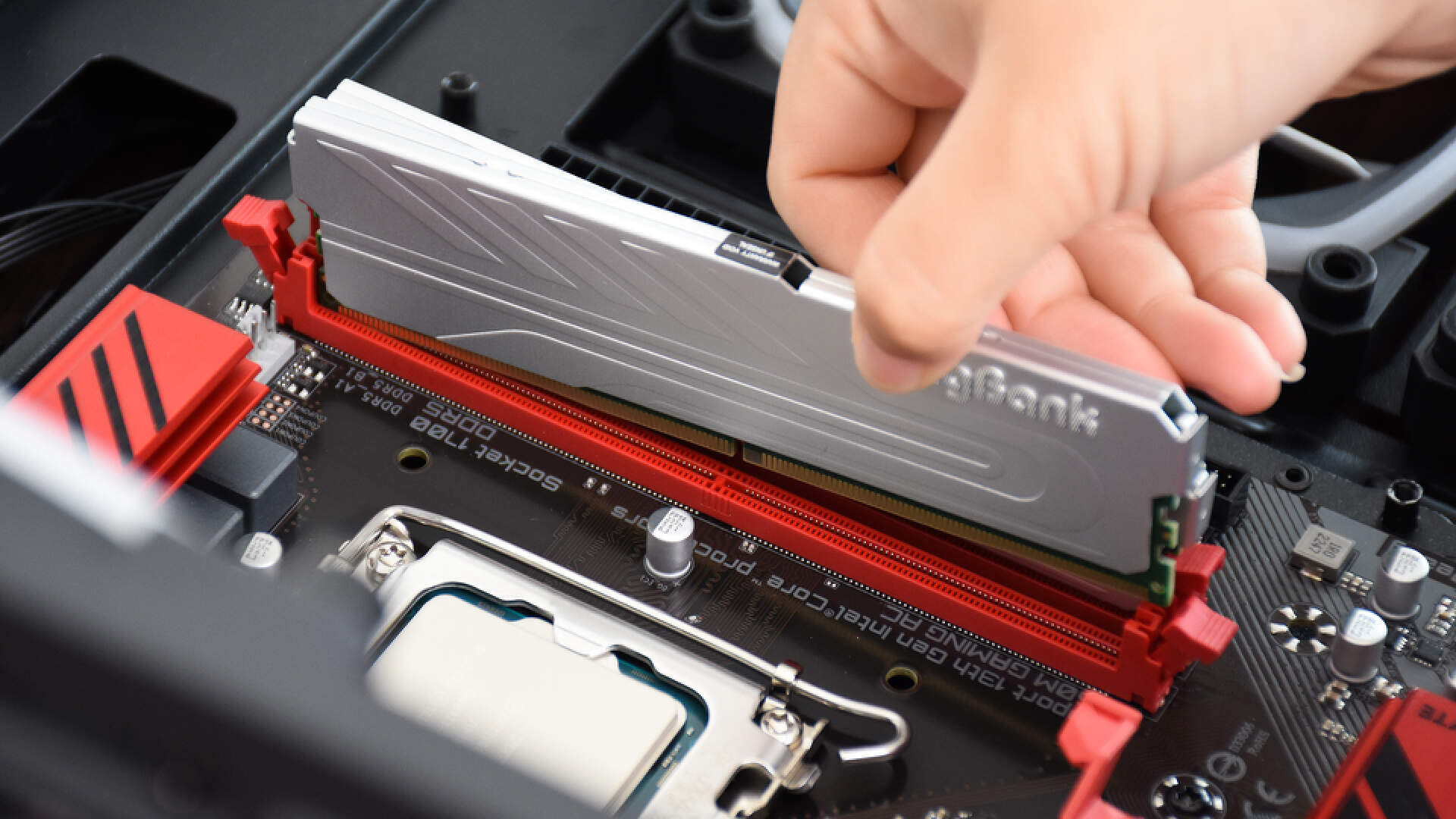 金百达银爵DDR56400内存：海力士原装A-die颗粒，终身质保无忧