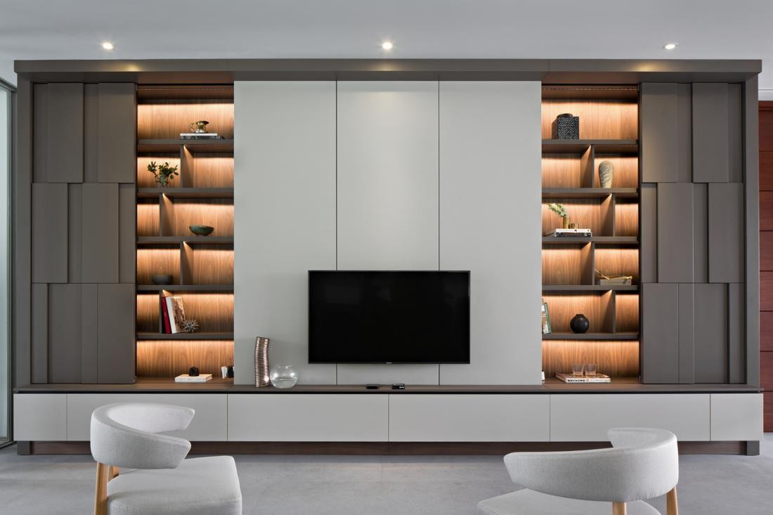 与其做满墙电视柜，不如留40㎝做书架，一柜两用，教科书级模板