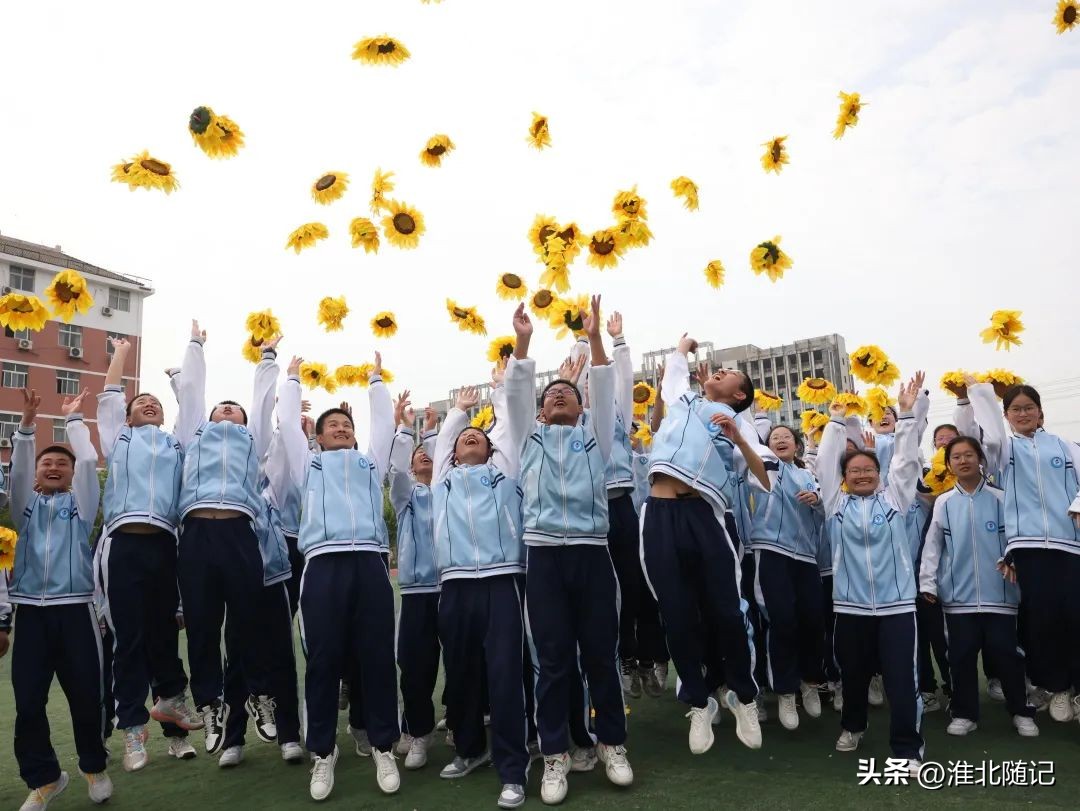 风行少年一路向前——淮北市树人中学第二届春运会开幕式隆重举行