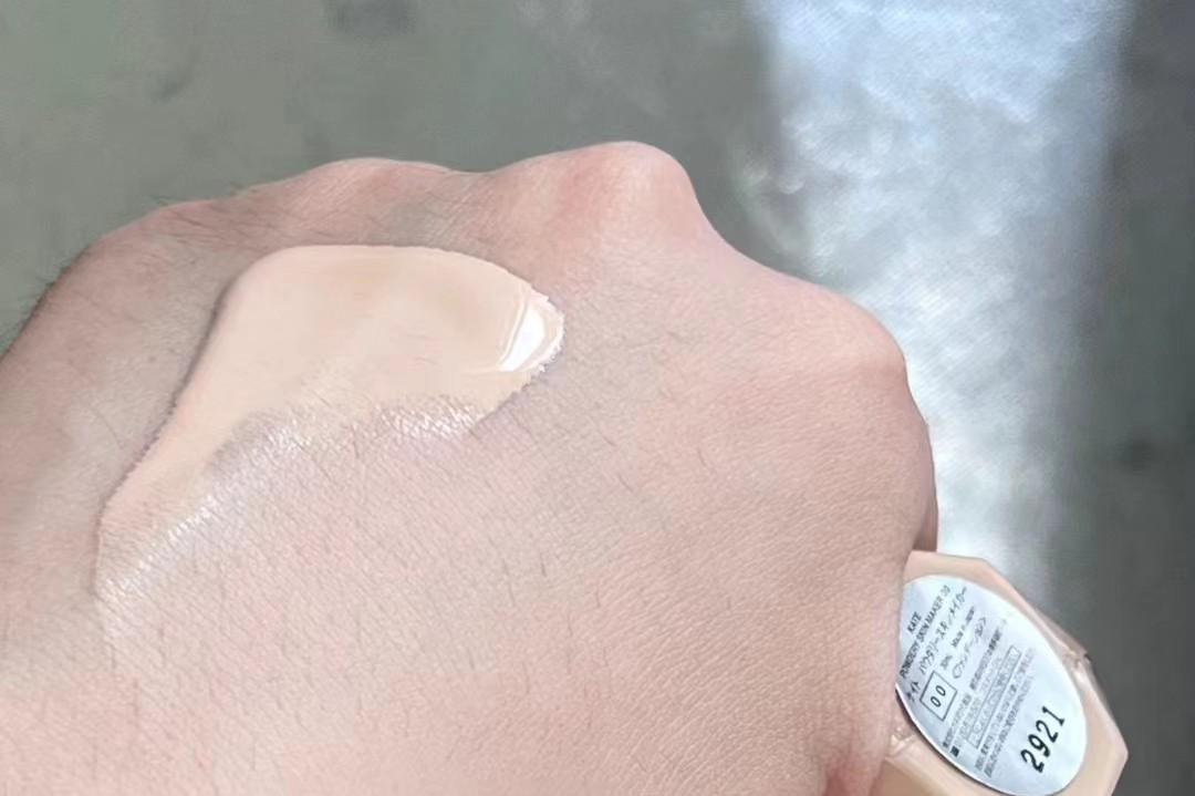 冬天混合皮用迪奥粉底用哪一款,适合干皮而且遮瑕力强一点的粉底