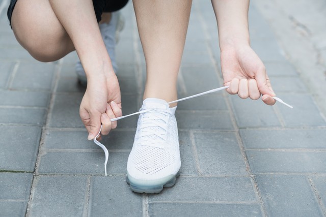 如何清洁白鞋上的污渍,如何清洁白鞋