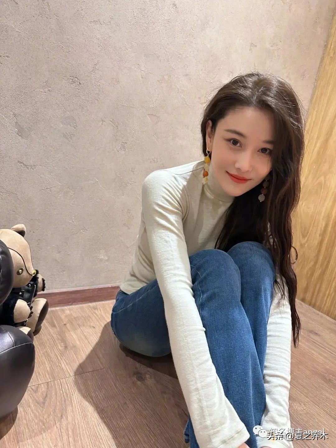 张馨予黑色紧身衣搭配,张馨予露腰照片