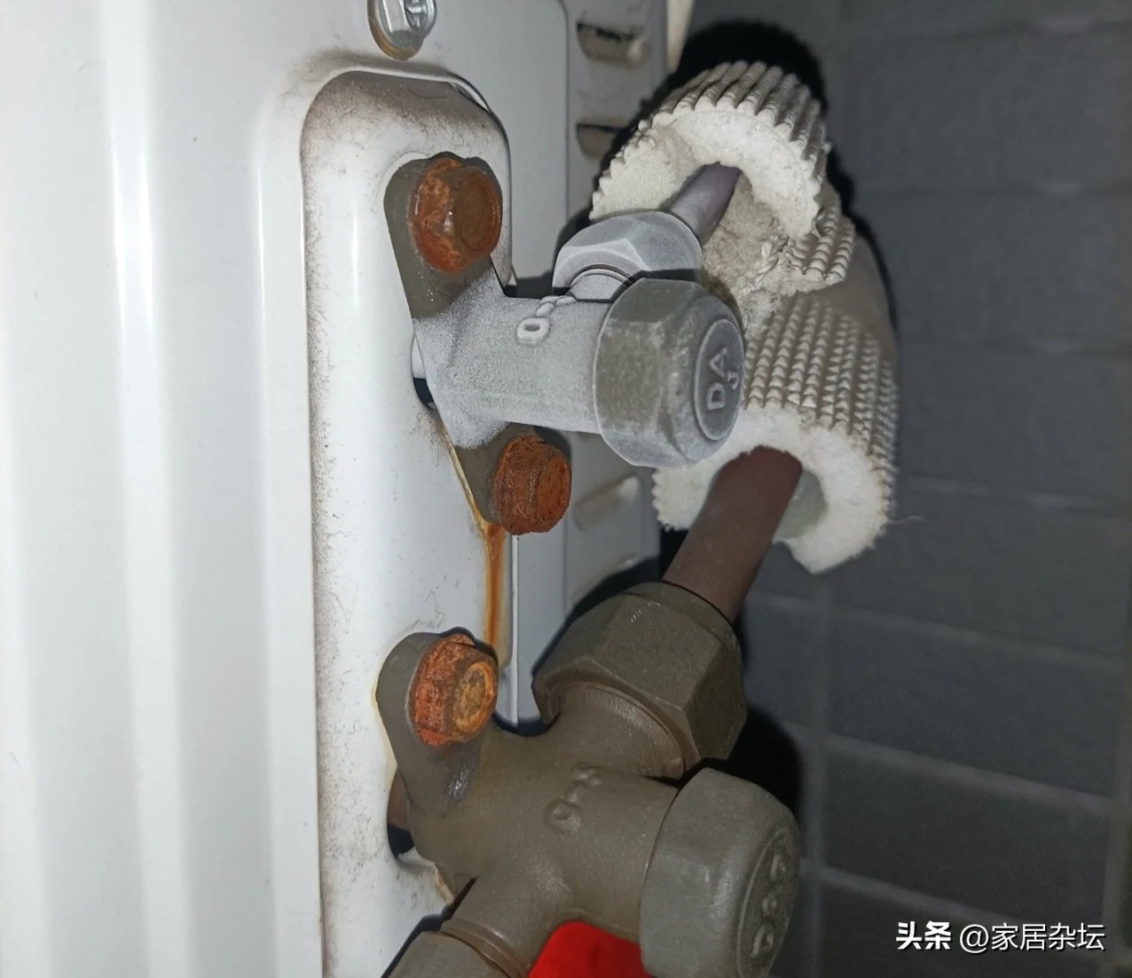 空调氟漏光了不用真空泵怎么加氟,空调漏氟费用比加氟费用高