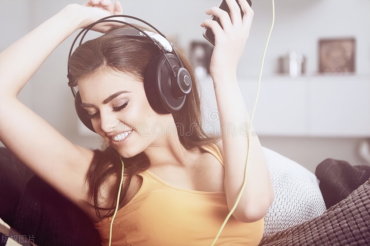 不入耳式耳机听歌开多大音量,听音乐的时候耳机声音应该调多大