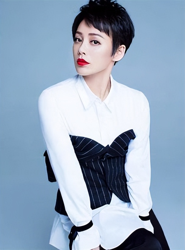 “狂野性感”的宁静，混娱乐圈无人敢*规则潜**，情史劲爆火辣