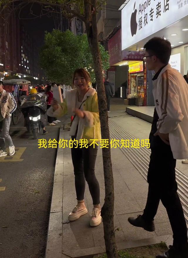 浙江:女子花10400买到“资源机”,大闹苹果店,他们家卖假货
