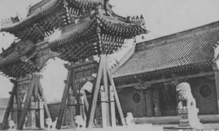 小伙回家发现家里不对劲,小伙不知道自己爸爸是黑社会