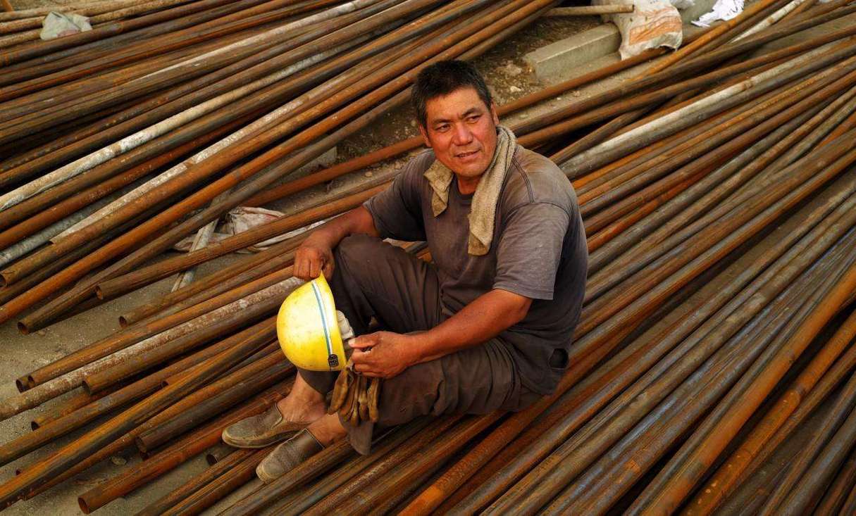 农民工买车买房真的很有钱吗,公务员和农民工哪个容易买房