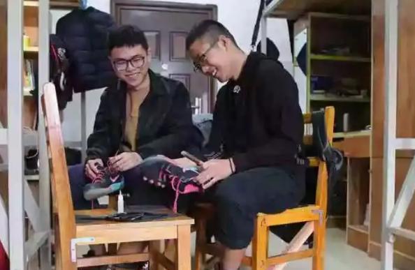 大学室友不愿aa买空调视频,女室友拒绝aa制买空调