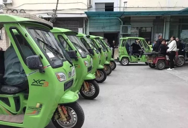 免费给残疾人发电动三轮车,残疾人电动轮椅免费发放