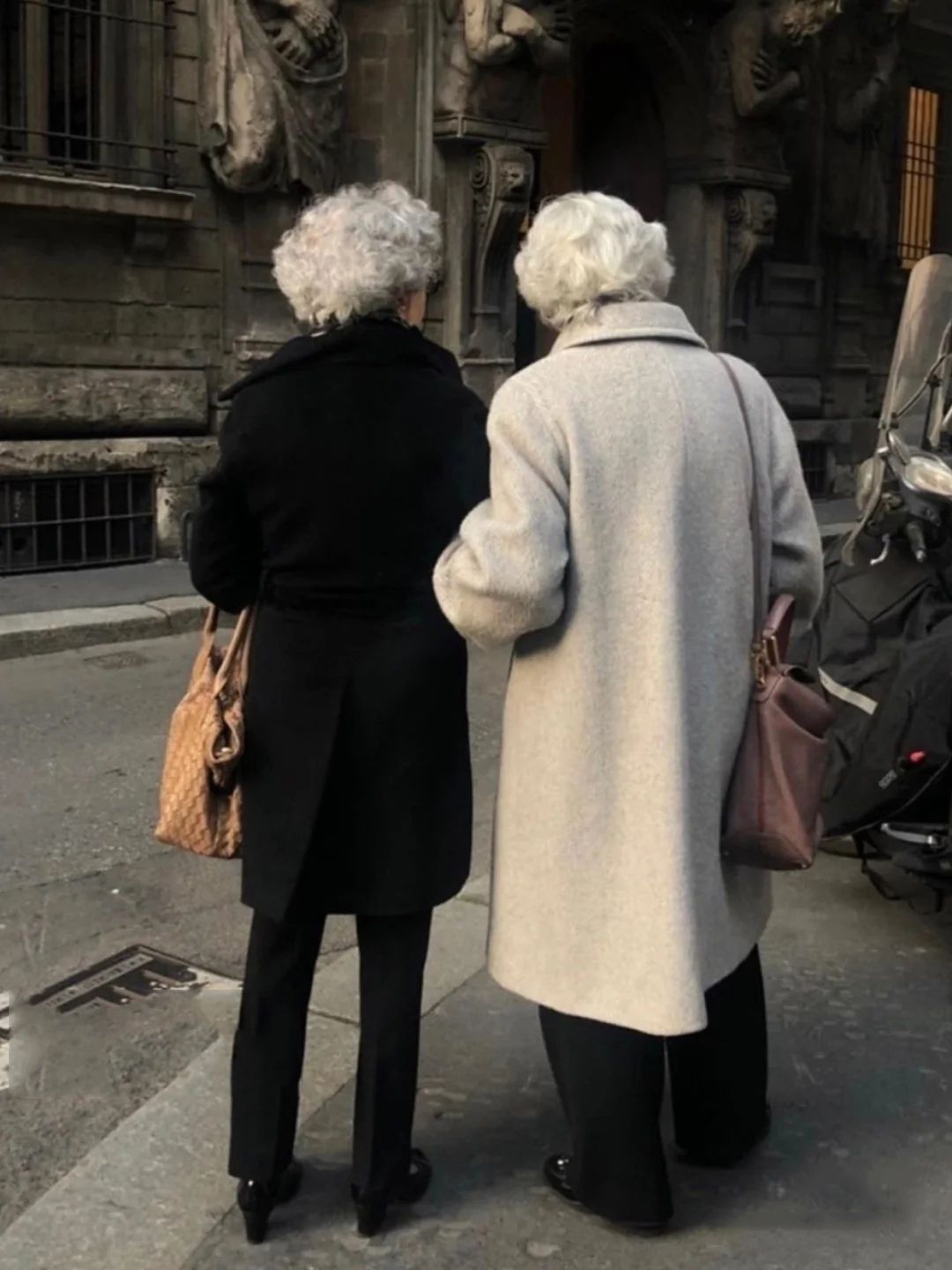 背驼发福也能优雅？这些时尚奶奶亲自示范，时髦到极致